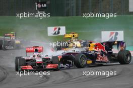 29.08.2010 Spa, Belgium,  Jenson Button (GBR), McLaren Mercedes and Sebastian Vettel (GER), Red Bull Racing, accident  - Formula 1 World Championship, Rd 13, Belgium Grand Prix, Sunday Race