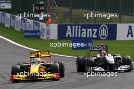 29.08.2010 Spa, Belgium,  Vitaly Petrov (RUS), Renault F1 Team, Michael Schumacher (GER), Mercedes GP Petronas - Formula 1 World Championship, Rd 13, Belgium Grand Prix, Sunday Race
