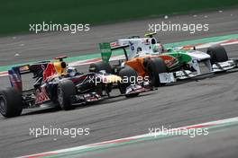 29.08.2010 Spa, Belgium,  Sebastian Vettel (GER), Red Bull Racing and Vitantonio Liuzzi (ITA), Force India F1 Team  - Formula 1 World Championship, Rd 13, Belgium Grand Prix, Sunday Race