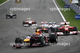 29.08.2010 Spa, Belgium,  Mark Webber (AUS), Red Bull Racing leads Felipe Massa (BRA), Scuderia Ferrari - Formula 1 World Championship, Rd 13, Belgium Grand Prix, Sunday Race