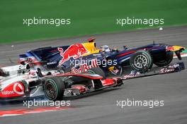 29.08.2010 Spa, Belgium,  Jenson Button (GBR), McLaren Mercedes and Sebastian Vettel (GER), Red Bull Racing, accident - Formula 1 World Championship, Rd 13, Belgium Grand Prix, Sunday Race