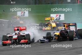 29.08.2010 Spa, Belgium,  Jenson Button (GBR), McLaren Mercedes and Sebastian Vettel (GER), Red Bull Racing, accident  - Formula 1 World Championship, Rd 13, Belgium Grand Prix, Sunday Race