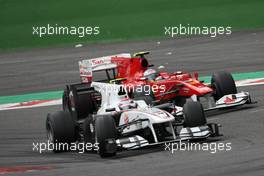 29.08.2010 Spa, Belgium,  Kamui Kobayashi (JAP), BMW Sauber F1 Team and Fernando Alonso (ESP), Scuderia Ferrari  - Formula 1 World Championship, Rd 13, Belgium Grand Prix, Sunday Race