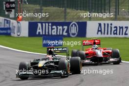 29.08.2010 Spa, Belgium,  Jarno Trulli (ITA), Lotus F1 Team, T127 leads Lucas di Grassi (BRA), Virgin Racing - Formula 1 World Championship, Rd 13, Belgium Grand Prix, Sunday Race