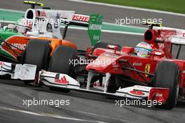 29.08.2010 Spa, Belgium,  Vitantonio Liuzzi (ITA), Force India F1 Team and Fernando Alonso (ESP), Scuderia Ferrari  - Formula 1 World Championship, Rd 13, Belgium Grand Prix, Sunday Race
