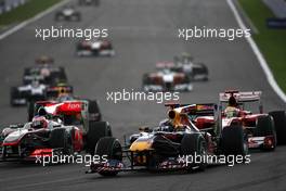 29.08.2010 Spa, Belgium,  Sebastian Vettel (GER), Red Bull Racing leads Jenson Button (GBR), McLaren Mercedes - Formula 1 World Championship, Rd 13, Belgium Grand Prix, Sunday Race