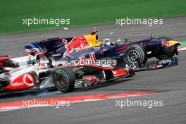 29.08.2010 Spa, Belgium,  Jenson Button (GBR), McLaren Mercedes and Sebastian Vettel (GER), Red Bull Racing, accident  - Formula 1 World Championship, Rd 13, Belgium Grand Prix, Sunday Race