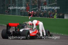 29.08.2010 Spa, Belgium,  Jenson Button (GBR), McLaren Mercedes accident with Sebastian Vettel (GER), Red Bull Racing  - Formula 1 World Championship, Rd 13, Belgium Grand Prix, Sunday Race