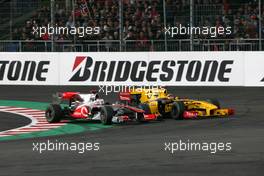 29.08.2010 Spa, Belgium,  aJenson Button (GBR), McLaren Mercedes nd Robert Kubica (POL), Renault F1 Team  - Formula 1 World Championship, Rd 13, Belgium Grand Prix, Sunday Race
