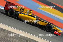 12.03.2010 Sakhir, Bahrain,  Robert Kubica (POL), Renault F1 Team  - Formula 1 World Championship, Rd 1, Bahrain Grand Prix, Friday Practice