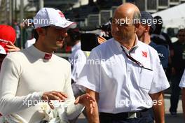 12.03.2010 Sakhir, Bahrain,  Pedro de la Rosa (ESP), BMW Sauber F1 Team with Peter Sauber - Formula 1 World Championship, Rd 1, Bahrain Grand Prix, Friday