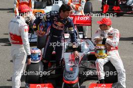 12.03.2010 Sakhir, Bahrain,  Jenson Button (GBR), McLaren Mercedes, Mark Webber (AUS), Red Bull Racing, Lewis Hamilton (GBR), McLaren Mercedes - Formula 1 World Championship, Rd 1, Bahrain Grand Prix, Friday