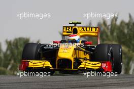 12.03.2010 Sakhir, Bahrain,  Vitaly Petrov (RUS), Renault F1 Team, R30  - Formula 1 World Championship, Rd 1, Bahrain Grand Prix, Friday Practice
