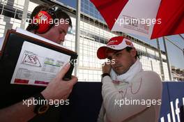 14.03.2010 Sakhir, Bahrain,  Rob Smedly, (GBR), Scuderia Ferrari, Chief Engineer of Felipe Massa (BRA) - Formula 1 World Championship, Rd 1, Bahrain Grand Prix, Sunday Pre-Race Grid