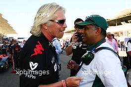 14.03.2010 Sakhir, Bahrain,  Sir Richard Branson, Chairman of the Virgin Group with Tony Fernandes, Lotus F1 Team, Team Principal - Formula 1 World Championship, Rd 1, Bahrain Grand Prix, Sunday Pre-Race Grid