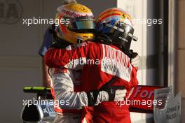 14.03.2010 Sakhir, Bahrain,  Lewis Hamilton (GBR), McLaren Mercedes, Fernando Alonso (ESP), Scuderia Ferrari - Formula 1 World Championship, Rd 1, Bahrain Grand Prix, Sunday Podium