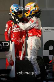 14.03.2010 Sakhir, Bahrain,  Lewis Hamilton (GBR), McLaren Mercedes and Fernando Alonso (ESP), Scuderia Ferrari  - Formula 1 World Championship, Rd 1, Bahrain Grand Prix, Sunday Podium