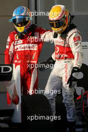 14.03.2010 Sakhir, Bahrain,  Fernando Alonso (ESP), Scuderia Ferrari and Lewis Hamilton (GBR), McLaren Mercedes  - Formula 1 World Championship, Rd 1, Bahrain Grand Prix, Sunday Podium