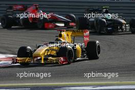 14.03.2010 Sakhir, Bahrain,  Robert Kubica (POL), Renault F1 Team  - Formula 1 World Championship, Rd 1, Bahrain Grand Prix, Sunday Race