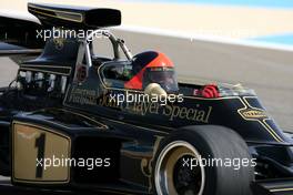 13.03.2010 Sakhir, Bahrain,  60th Anniversary of F1 World Championship, Emerson Fittipaldi (BRA), 1972 and 1974 F1 World Champion drives the 1972 Lotus 72D  - Formula 1 World Championship, Rd 1, Bahrain Grand Prix, Saturday