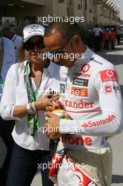 13.03.2010 Sakhir, Bahrain,  Lewis Hamilton (GBR), McLaren Mercedes signs an autograph - Formula 1 World Championship, Rd 1, Bahrain Grand Prix, Saturday