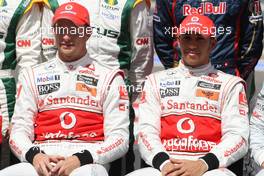 14.03.2010 Sakhir, Bahrain,  Jenson Button (GBR), McLaren Mercedes, Lewis Hamilton (GBR), McLaren Mercedes - Formula 1 World Championship, Rd 1, Bahrain Grand Prix, Sunday