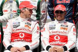 14.03.2010 Sakhir, Bahrain,  Jenson Button (GBR), McLaren Mercedes, Lewis Hamilton (GBR), McLaren Mercedes - Formula 1 World Championship, Rd 1, Bahrain Grand Prix, Sunday