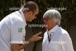 14.03.2010 Sakhir, Bahrain,  Bruno Michel (FRA) GP2 CEO talks with Bernie Ecclestone (GBR) - Formula 1 World Championship, Rd 1, Bahrain Grand Prix, Sunday