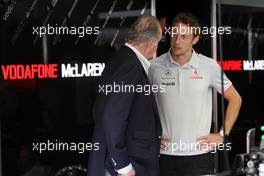 14.03.2010 Sakhir, Bahrain,  Juan Carlos I, King of Spain, Jenson Button (GBR), McLaren Mercedes - Formula 1 World Championship, Rd 1, Bahrain Grand Prix, Sunday