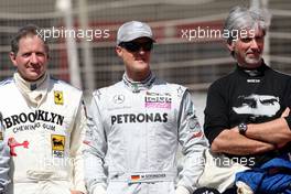 14.03.2010 Sakhir, Bahrain,  Jody Scheckter (SAF), 1979 F1 World Champion, Michael Schumacher (GER), Mercedes GP Petronas, Damon Hill (GBR), 1996 F1 World Champion - Formula 1 World Championship, Rd 1, Bahrain Grand Prix, Sunday