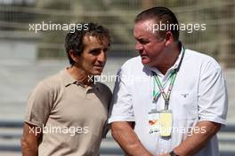 14.03.2010 Sakhir, Bahrain,  Alain Prost (FRA), 1985, 1986, 1989 and 1994 F1 World Champion, Alan Jones (AUS), 1980 F1 World Champion - Formula 1 World Championship, Rd 1, Bahrain Grand Prix, Sunday