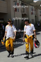 11.03.2010 Sakhir, Bahrain,  Robert Kubica (POL), Renault F1 Team, Vitaly Petrov (RUS), Renault F1 Team - Formula 1 World Championship, Rd 1, Bahrain Grand Prix, Thursday