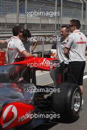11.03.2010 Sakhir, Bahrain,  Mclaren rear wing - Formula 1 World Championship, Rd 1, Bahrain Grand Prix, Thursday