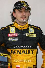 11.03.2010 Sakhir, Bahrain,  Robert Kubica (POL), Renault F1 Team  - Formula 1 World Championship, Rd 1, Bahrain Grand Prix, Thursday
