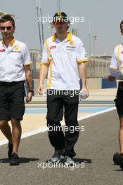 11.03.2010 Sakhir, Bahrain,  Robert Kubica (POL), Renault F1 Team - Formula 1 World Championship, Rd 1, Bahrain Grand Prix, Thursday