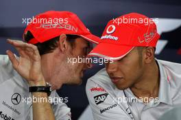 11.03.2010 Sakhir, Bahrain,  Jenson Button (GBR), McLaren Mercedes, Lewis Hamilton (GBR), McLaren Mercedes - Formula 1 World Championship, Rd 1, Bahrain Grand Prix, Thursday Press Conference