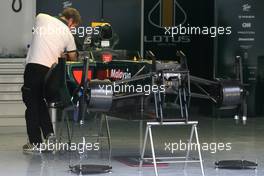 10.03.2010 Sakhir, Bahrain,  Lotus F1 Team mechanic - Formula 1 World Championship, Rd 1, Bahrain Grand Prix, Wednesday