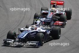 07.11.2010 Sao Paulo, Brazil,  Nico Hulkenberg (GER), Williams F1 Team leads Lewis Hamilton (GBR), McLaren Mercedes - Formula 1 World Championship, Rd 18, Brazilian Grand Prix, Sunday Race