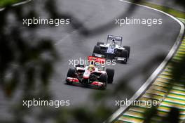 06.11.2010 Sao Paulo, Brazil,  Lewis Hamilton (GBR), McLaren Mercedes leads Rubens Barrichello (BRA), Williams F1 Team - Formula 1 World Championship, Rd 18, Brazilian Grand Prix, Saturday Qualifying