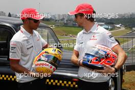 04.11.2010 Sao Paulo, Brazil,  Lewis Hamilton (GBR), McLaren Mercedes, Jenson Button (GBR), McLaren Mercedes with a London taxi - Formula 1 World Championship, Rd 18, Brazilian Grand Prix, Thursday