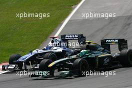 13.06.2010 Montreal, Canada,  Heikki Kovalainen (FIN), Lotus F1 Team and Rubens Barrichello (BRA), Williams F1 Team  - Formula 1 World Championship, Rd 8, Canadian Grand Prix, Sunday Race