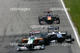 13.06.2010 Montreal, Canada,  Adrian Sutil (GER), Force India F1 Team and Nico Hulkenberg (GER), Williams F1 Team crash together, accident - Formula 1 World Championship, Rd 8, Canadian Grand Prix, Sunday Race
