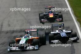13.06.2010 Montreal, Canada,  Adrian Sutil (GER), Force India F1 Team and Nico Hulkenberg (GER), Williams F1 Team crash together, accident  - Formula 1 World Championship, Rd 8, Canadian Grand Prix, Sunday Race