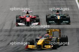 13.06.2010 Montreal, Canada,  Vitaly Petrov (RUS), Renault F1 Team, Felipe Massa (BRA), Scuderia Ferrari and Jarno Trulli (ITA), Lotus F1 Team  - Formula 1 World Championship, Rd 8, Canadian Grand Prix, Sunday Race
