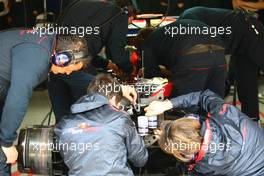 16.04.2010 Shanghai, China,  Toro Rosso mechanics working on the brakes - Formula 1 World Championship, Rd 4, Chinese Grand Prix, Friday Practice