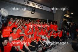 18.04.2010 Shanghai, China,  Jenson Button (GBR), McLaren Mercedes celebrates with the team - Formula 1 World Championship, Rd 4, Chinese Grand Prix, Sunday Podium