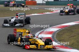 18.04.2010 Shanghai, China,  Vitaly Petrov (RUS), Renault F1 Team leads Michael Schumacher (GER), Mercedes GP Petronas - Formula 1 World Championship, Rd 4, Chinese Grand Prix, Sunday Race