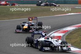 18.04.2010 Shanghai, China,  Rubens Barrichello (BRA), Williams F1 Team, FW32, Sebastian Vettel (GER), Red Bull Racing, RB6 - Formula 1 World Championship, Rd 4, Chinese Grand Prix, Sunday Race