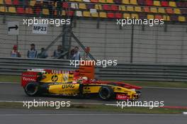 18.04.2010 Shanghai, China,  Robert Kubica (POL), Renault F1 Team and Felipe Massa (BRA), Scuderia Ferrari - Formula 1 World Championship, Rd 4, Chinese Grand Prix, Sunday Race