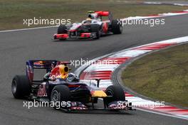 18.04.2010 Shanghai, China,  Sebastian Vettel (GER), Red Bull Racing, RB6 leads Lewis Hamilton (gBR), McLaren Mercedes, MP4-25 - Formula 1 World Championship, Rd 4, Chinese Grand Prix, Sunday Race